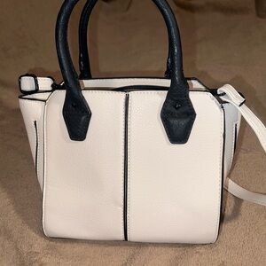 NWOT. Call it spring 2way handbag